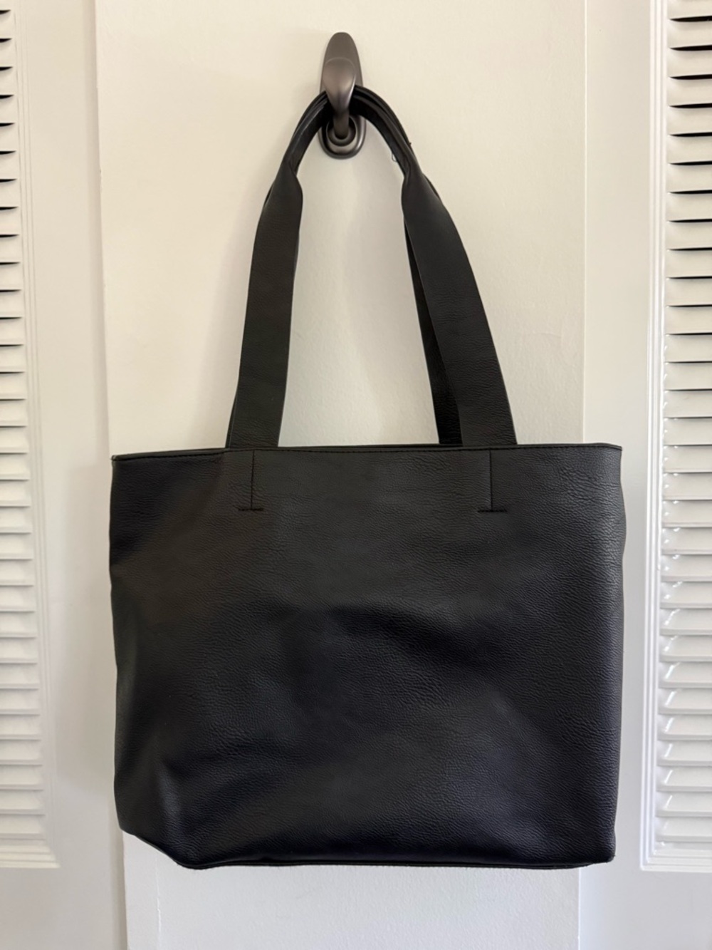 Universal Thread Faux Leather Classic Black Leather Tote Bag - Picture 2 of 4
